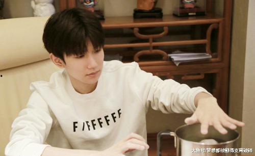 王源最新的 爆料新闻,揭秘明星背后的真实生活 第3张 王源最新的 爆料新闻,揭秘明星背后的真实生活 第3张